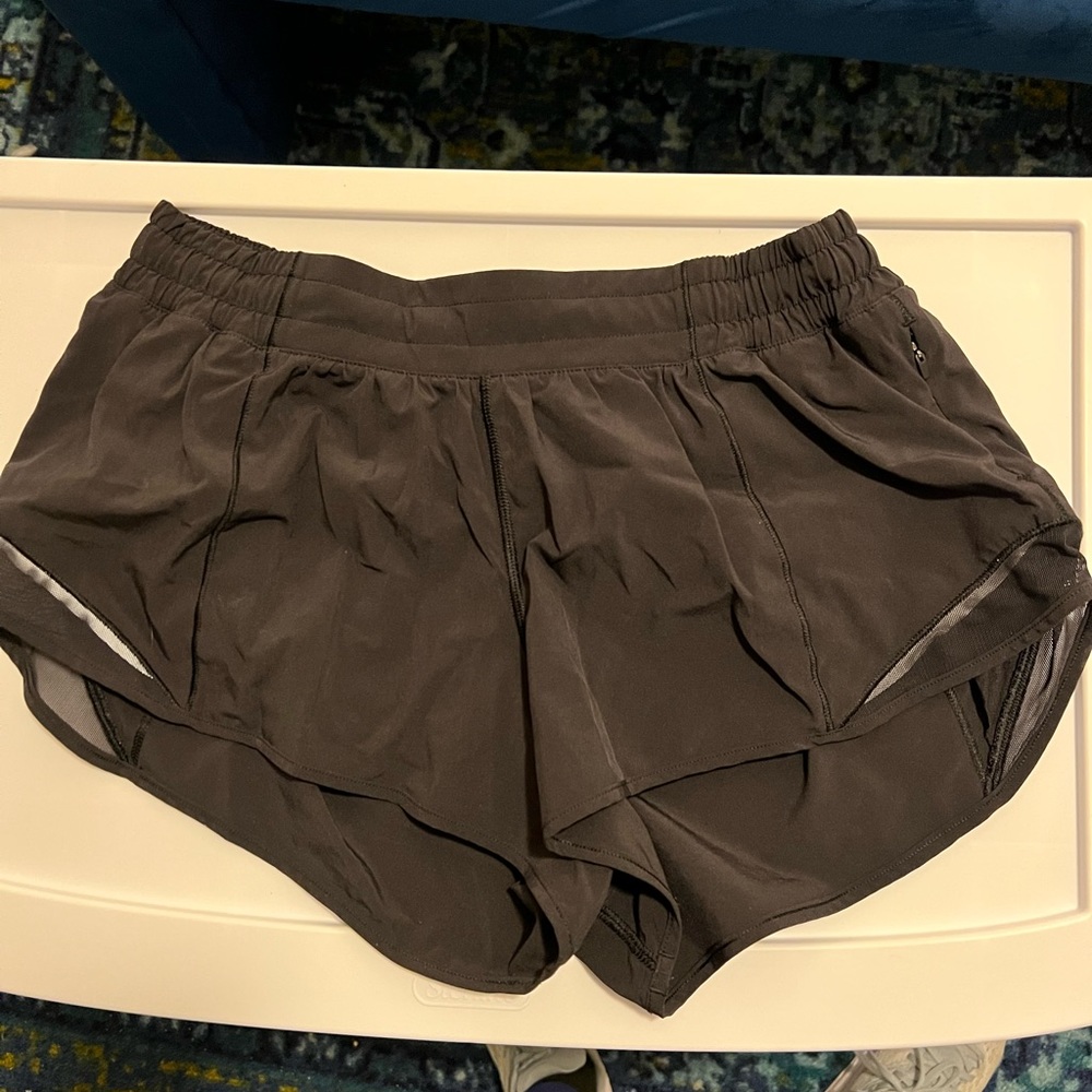 Lulu lemon Black Hotty Hot 2.5 shorts black size 10